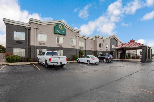 La Quinta Inn & Suites by Wyndham Decatur image 2